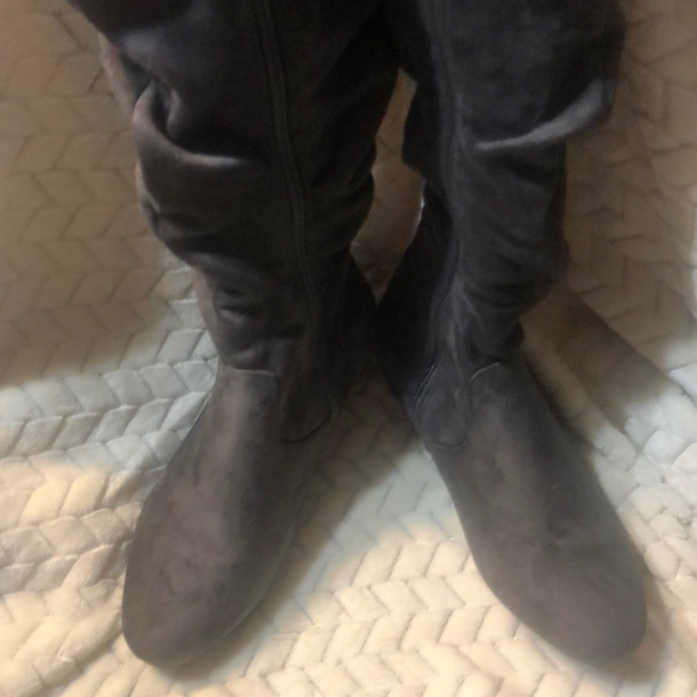 Dream Pairs Grey Suede Boots